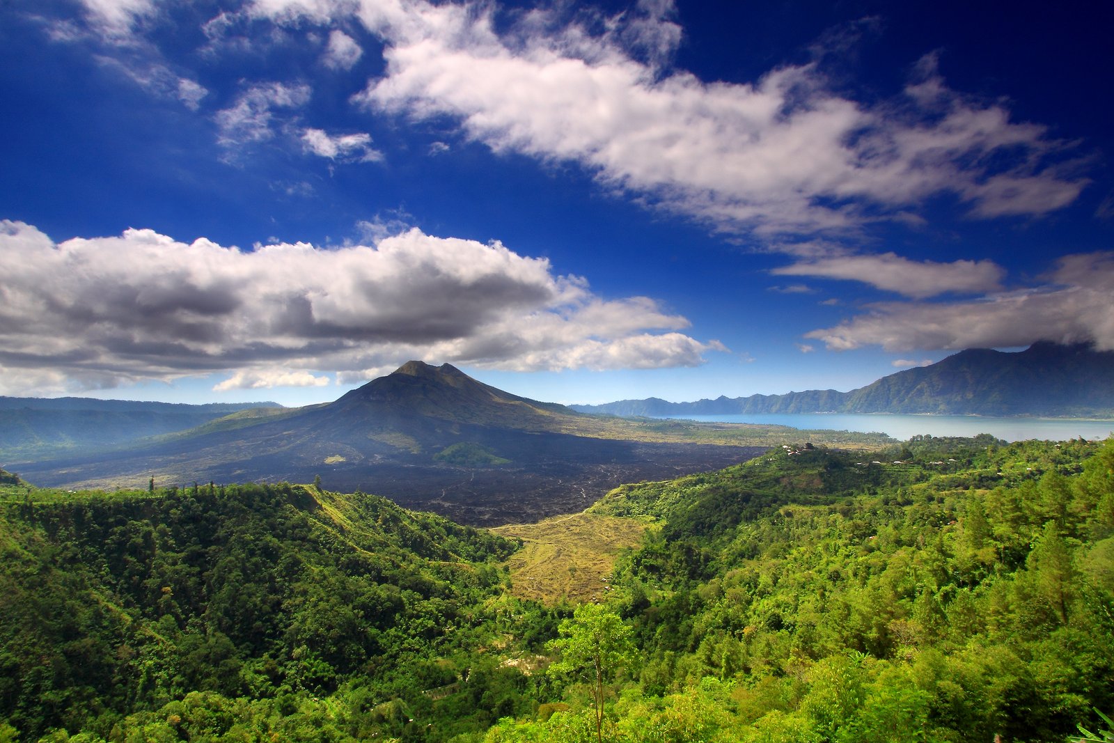 https://www.jabalivacation.com/wp-content/uploads/2022/11/Batur-vulcano.jpg