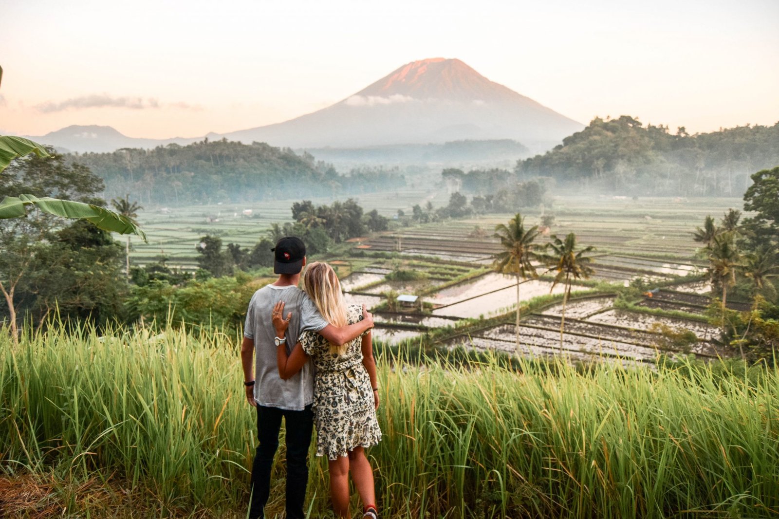 https://www.jabalivacation.com/wp-content/uploads/2022/11/Bukit-cinta-bali.jpg