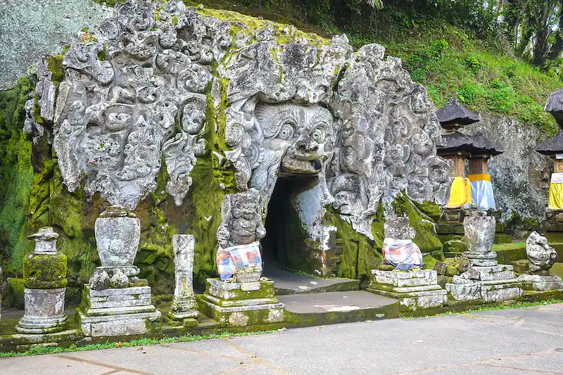 https://www.jabalivacation.com/wp-content/uploads/2022/11/Goa-gajah-temple.webp