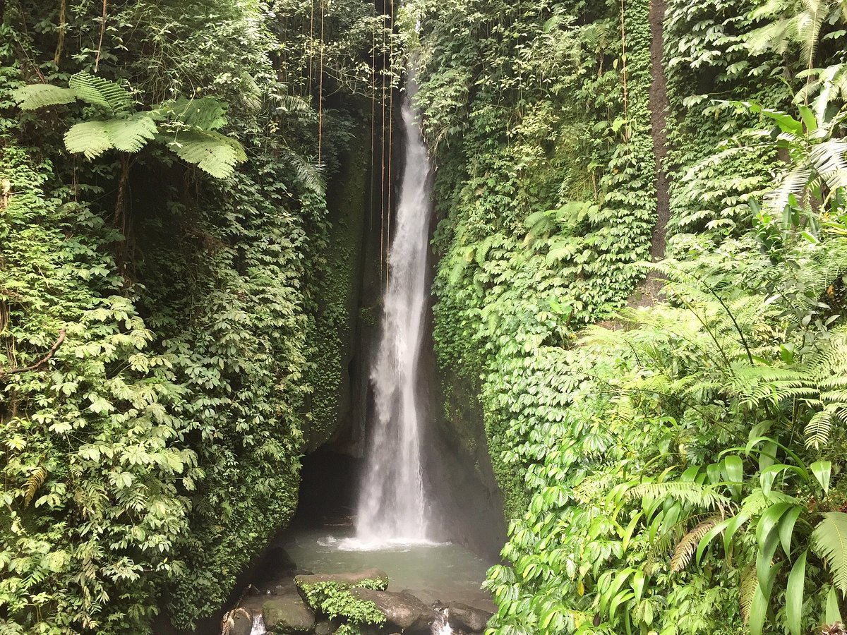 https://www.jabalivacation.com/wp-content/uploads/2022/11/Leke-leke-waterfall.jpg