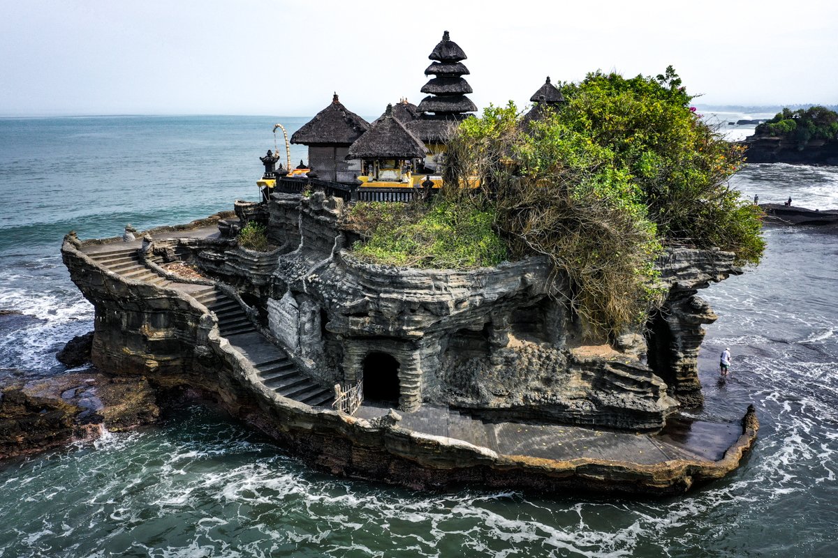 https://www.jabalivacation.com/wp-content/uploads/2022/11/Tanah-lot-temple.jpg