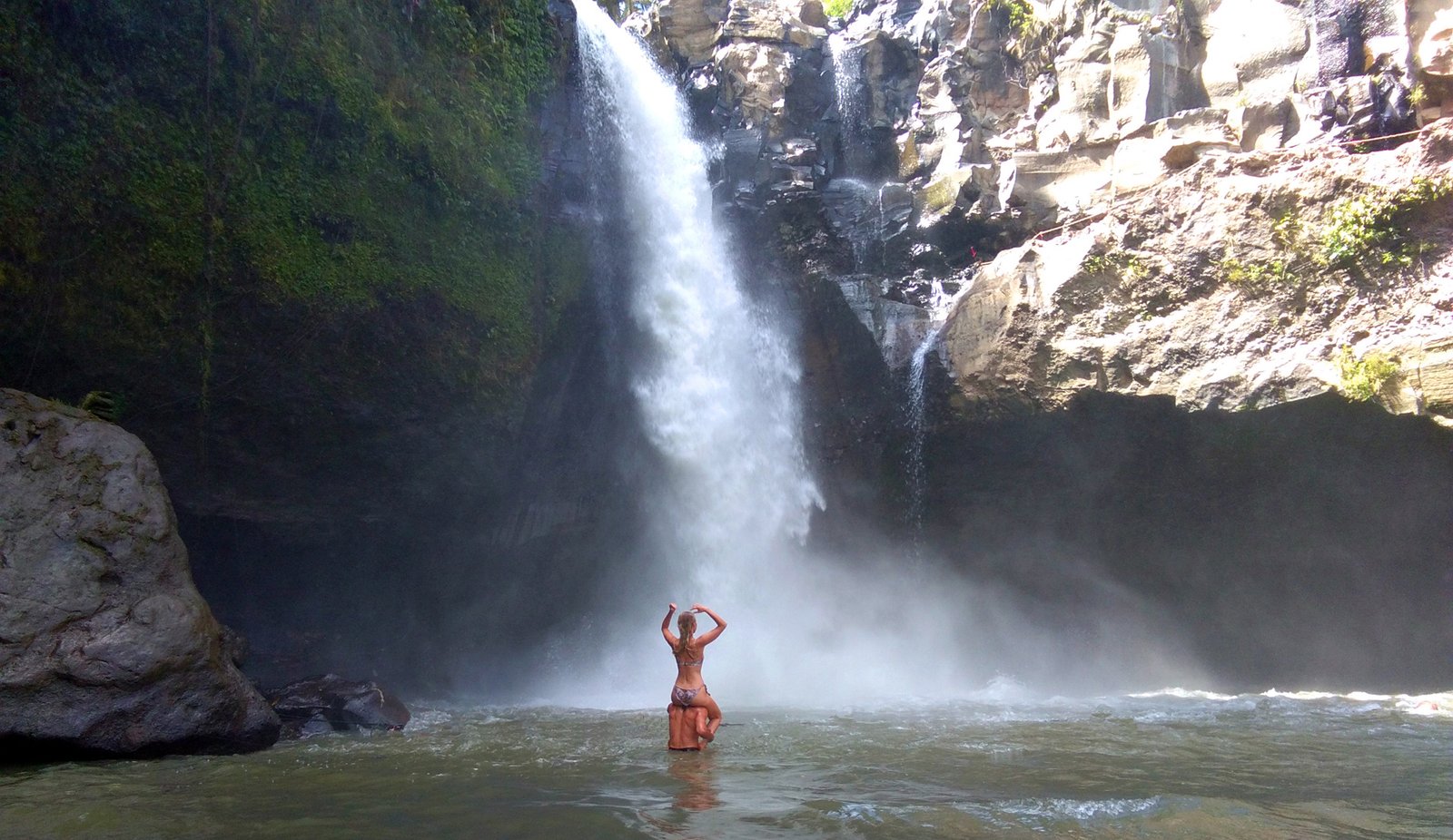 https://www.jabalivacation.com/wp-content/uploads/2022/11/Tegunungan-waterfall.jpg