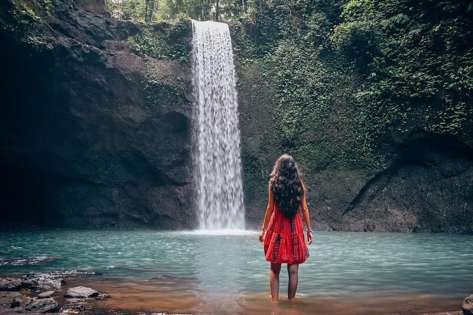 https://www.jabalivacation.com/wp-content/uploads/2022/11/Tibumana-waterfall-1.jpg